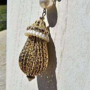 Vintage Mid-Century Gold Tone Drop Pendant Necklace